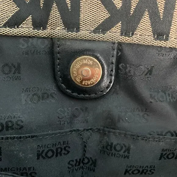 Michael Kors Black/Tan Signature Canvas Jet Set Tote - Picture 9 of 10